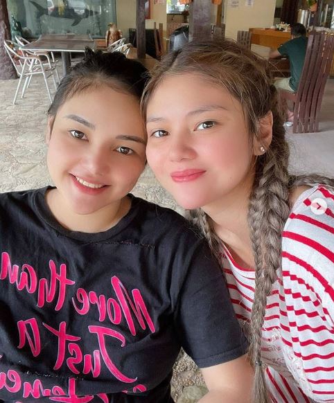 Ana with her sister Marie Jalandoni