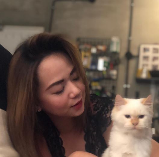 Janice Ong has a pet cat