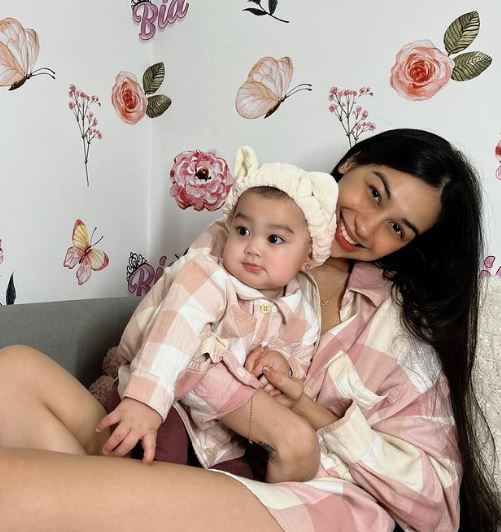Zeinab with her daughter Bia
